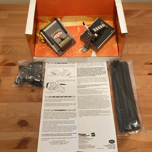 2001 Battlebots Bump N' Bash Bots TORO & ATOMIC WEDGIE Arena. - Picture 5 of 6